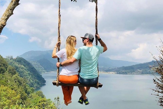 Instagram in north Bali : The Most Beautiful Spot for Photo - Stop 1: Handara Iconic Gate and the art of quick posing