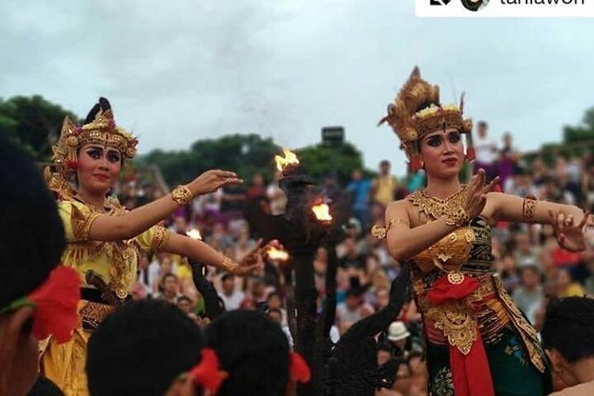 Kecak fire dance and uluwatu temple tour - free wifi - Jimbaran Beach after the show: use it for a walk, not a big dinner promise