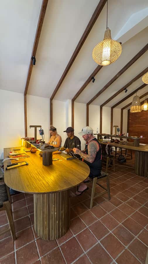 Kuta: Design Your Own Silver Jewelry with Photos Included - Entering The Legend Jewelry Classes Studio in Kuta