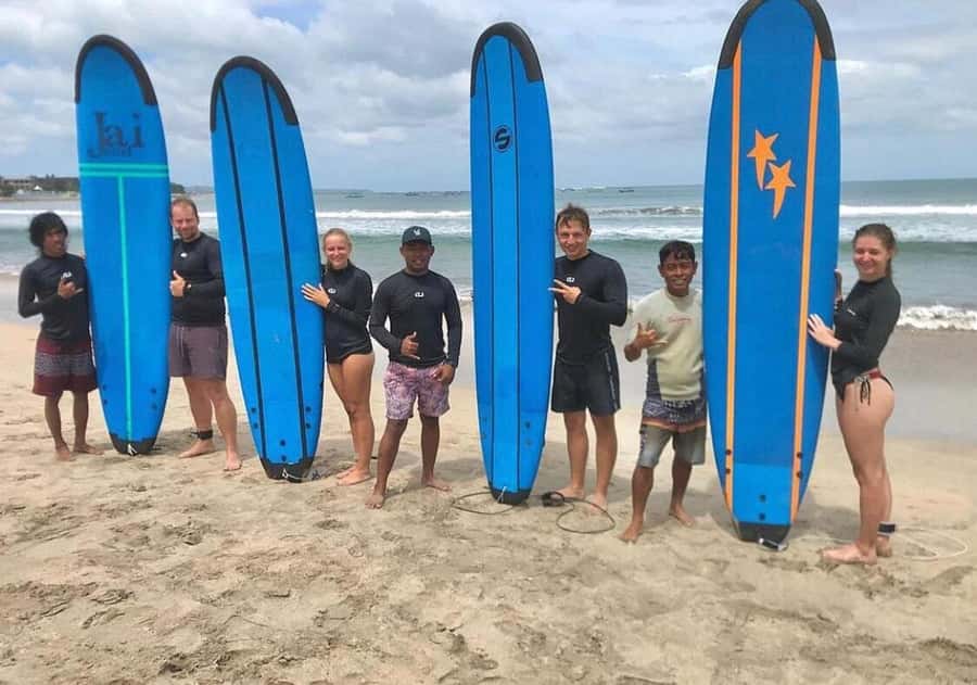 Kuta Surf Lessons : 2-Hour Surf Lesson - Where Kuta’s Lesson Starts: Gear, Level Choice, and the Coach Setup