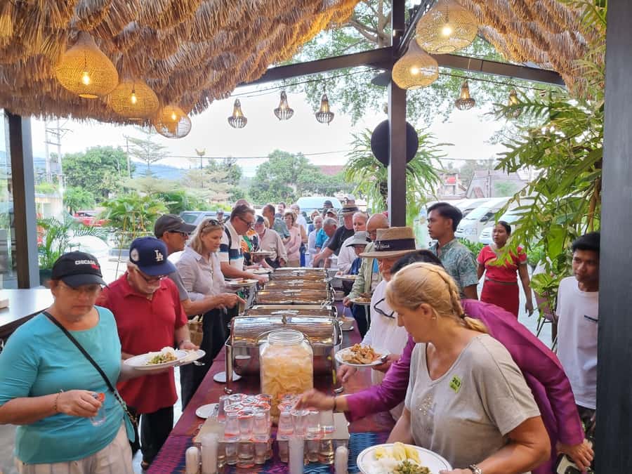 Lombok: Private Customizable Tour with Driver-Guide - How the 9:00 AM hotel pickup turns into an itinerary