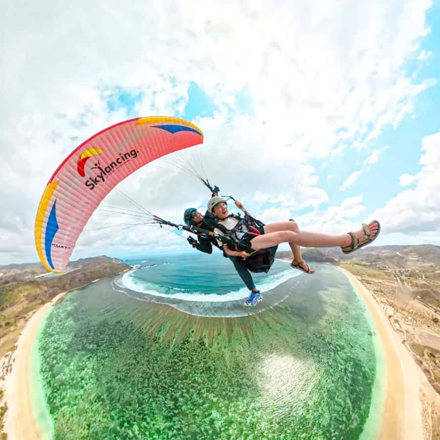 Lombok : Tandem Paragliding With Pilot, Cave & Village - Pantai Lancing: the easy coastal break before the cave