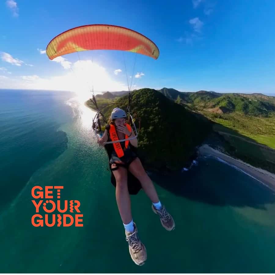 Lombok : Tandem Paragliding With Pilot, Cave & Village - Sukarara Weaving Village: watching handloom work and choosing your keepsake