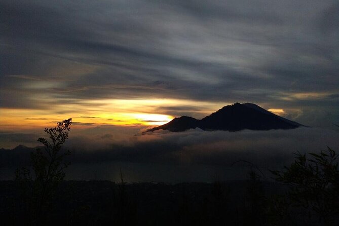 Mount Batur Sunrise Trekking with Private Guide and Breakfast - Climbing Mount Batur With an English-Speaking Trekking Guide