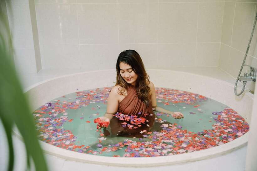 Nusa dua: Luxury Spa Bali Massage, Scrub, Flowerbath 2 hour - Yogurt Moisturizer (15 Minutes) and Flower Bath (15 Minutes): The Finish That Makes It Worth It