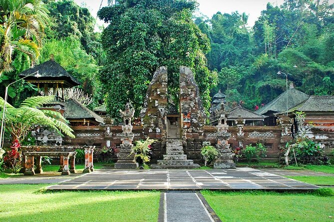 Private Inclusive Tour: The Best Of Ubud With Jungle Swing - Ubud Palace and the Traditional Art Market: end with culture, not crowds
