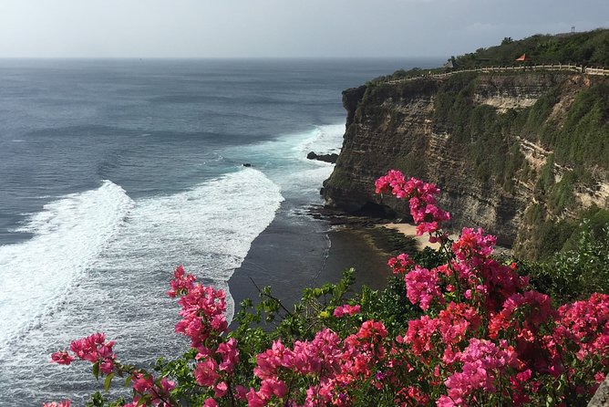 Private Tour: Highlights Uluwatu Temple & Southern Beaches Bali - Dreamland (New Kuta) Beach: time for surfers and sun