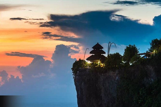 Private Tour: Highlights Uluwatu Temple & Southern Beaches Bali - Inside Luhur Uluwatu Temple: monkeys, views, and rules that matter