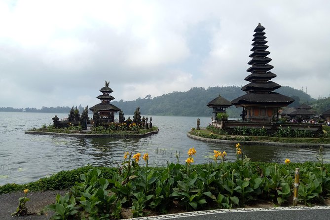 Private Tour: Leke-Leke Waterfall, Handara gate & Iconic Temples - The driver/guide factor: timing, safety, and photo help