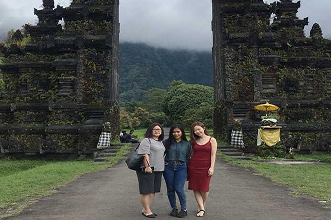 Private Tour: Ulun Danu Temple-Handara Gate-Wana Giri Hill&Tanah Lot Sunset - The 8:00 am start: long day, but a smart one
