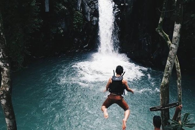 Sekumpul waterfall & aling2 waterfall with private service (including activity) - Aling-Aling: cliff jumps and sliding with safety equipment
