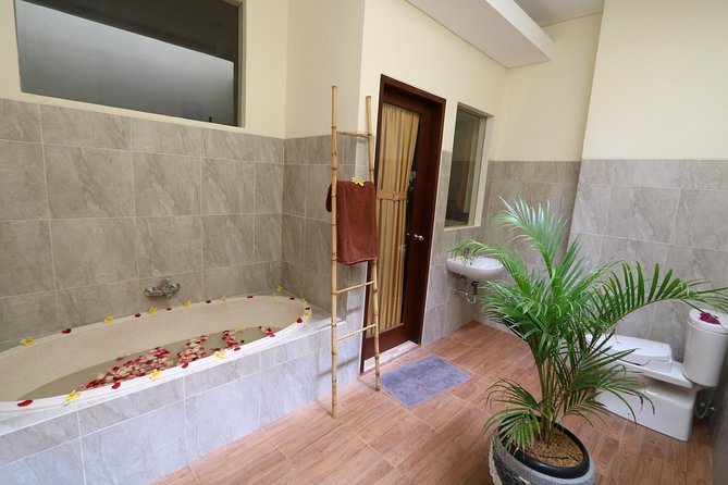 Traditional Bali Massage 90 minutes at Nusa Dua Bali - Massage technique: strong pressure, real relaxation, and why that 90 minutes matters