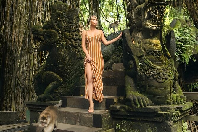 Ubud Day Tour: Sacred Monkey Forest, Tegenungan Waterfall, Rice Terrace - Tegalalang Rice Terrace: photos, swings, and walking choices