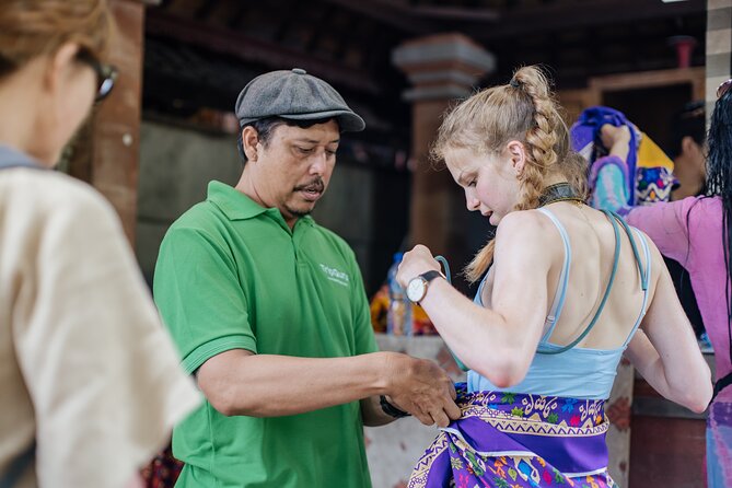 Ubud Small Group Tour: Monkey Forest, Tegalalang Rice Terraces and more - Tegalalang Rice Terrace: 45 Minutes That Works, Plus the Swing If You Want It