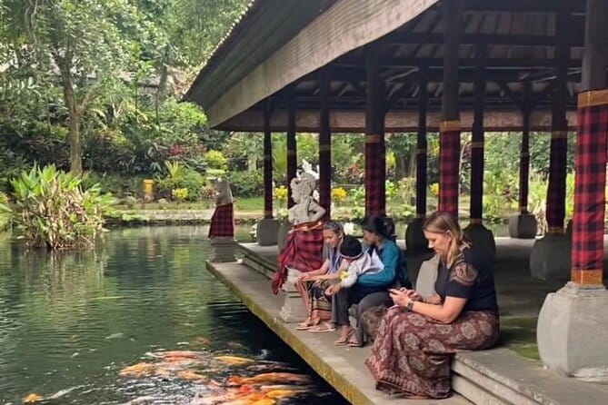 Ubud Tour - Ubud Highlight Culture, Tradition, Nature - Tegenungan Waterfall: getting close enough to feel the spray