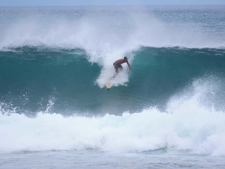 Uluwatu: Beginner & Intermediate Surf Lesson with Equipment - Locker, Shower, and That Post-Surf Reset