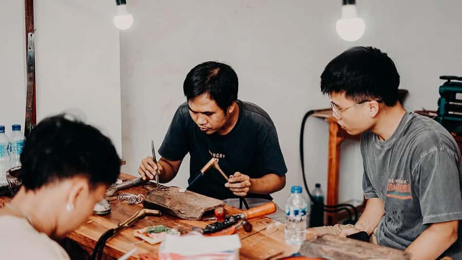Uluwatu : Make Your Own Silver Jewelry Class - Krisna Silver Class Uluwatu: a clear starting point and a workshop vibe