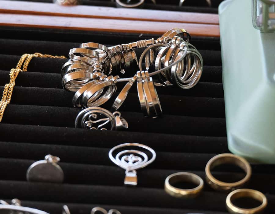 Uluwatu : Make Your Own Silver Jewelry Class - At the bench: what the class teaches you while you work