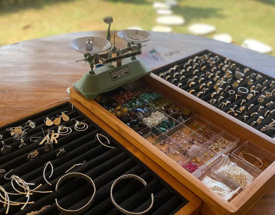 Uluwatu : Make Your Own Silver Jewelry Class - Sanding and polishing: the step that turns craft into jewelry