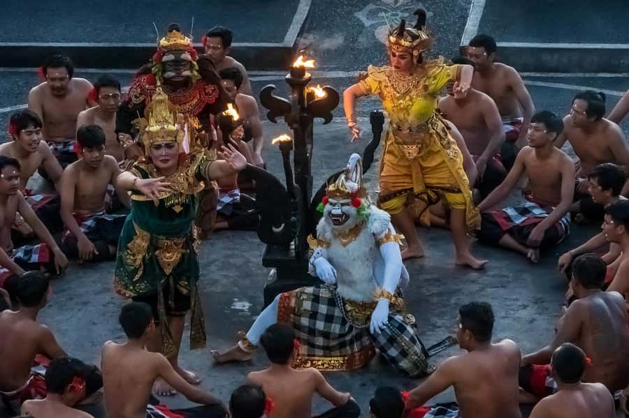 Uluwatu Sunset Temple - Kecak Dance Show & Seafood Dinner - How this 8-hour South Bali plan moves (and why it works)