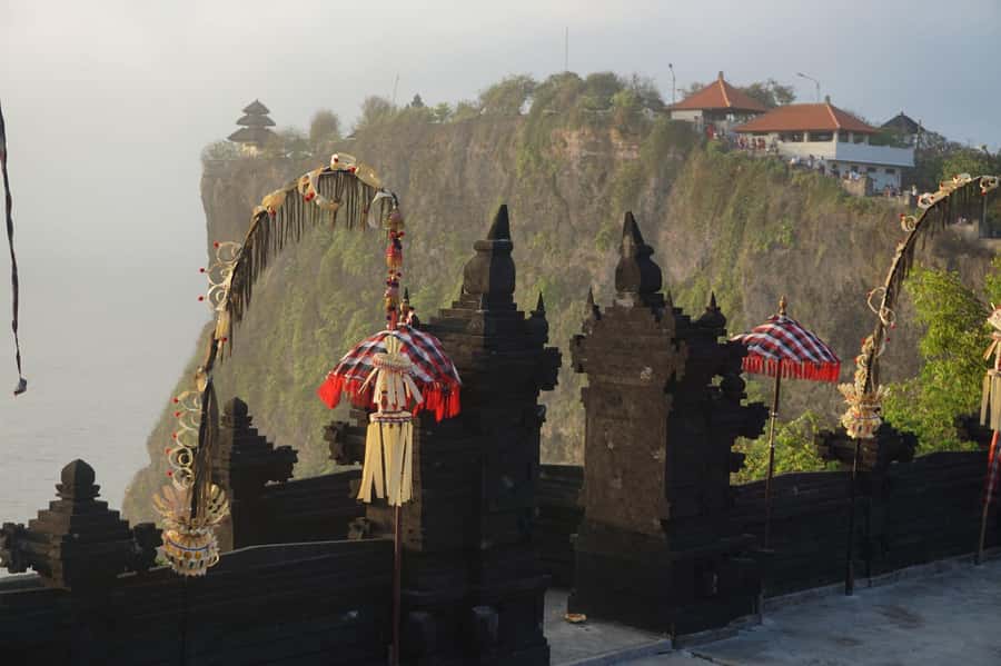 Uluwatu Sunset Temple - Kecak Dance Show & Seafood Dinner - Jimbaran Beach and the seafood dinner reality check