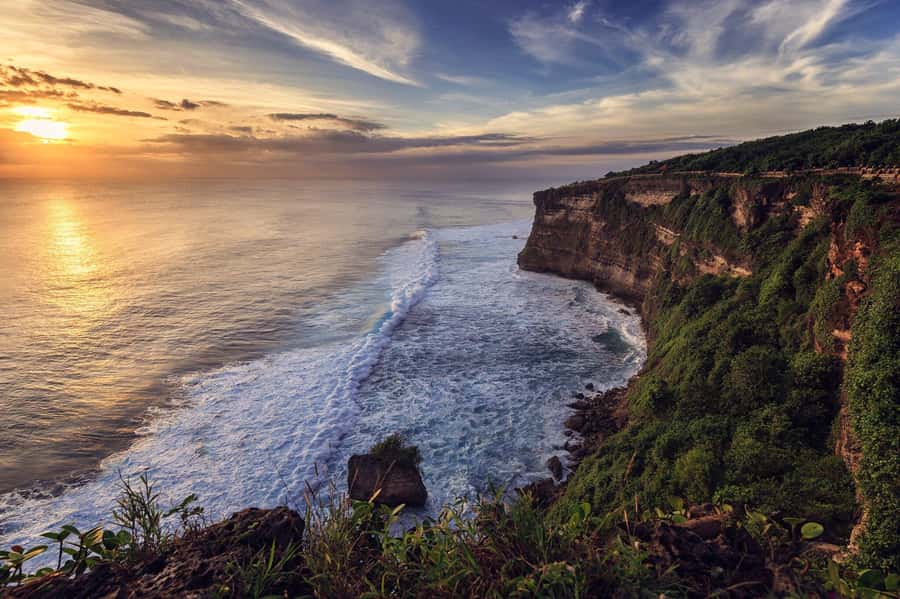 Uluwatu Sunset Temple - Kecak Dance Show & Seafood Dinner - Uluwatu Temple: cliff views, smart timing, and what to wear