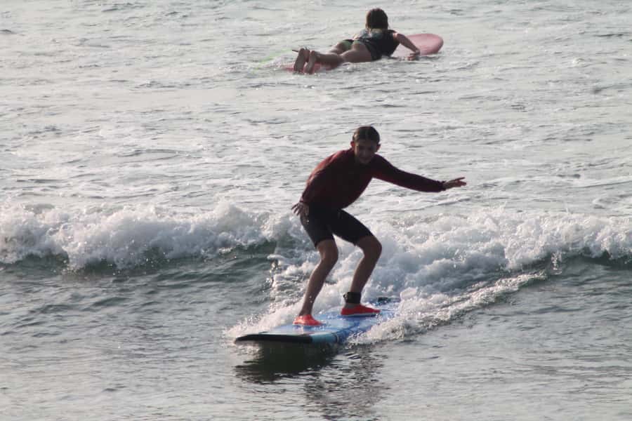 Uluwatu: Surf Lessons Beginner - Gear Included: Why Wetsuits and Boards Change the Lesson