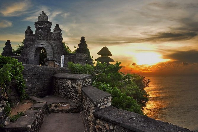 Uluwatu Temple & Kecak Fire Dance Tour - Sunset at Luhur Uluwatu Temple: the reason this tour works