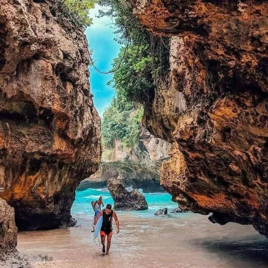 Uluwatu: Temple Sunset, Kecak Dance & Jimbaran Dinner - Uluwatu Temple on the Cliffs: Best Sunset Strategy
