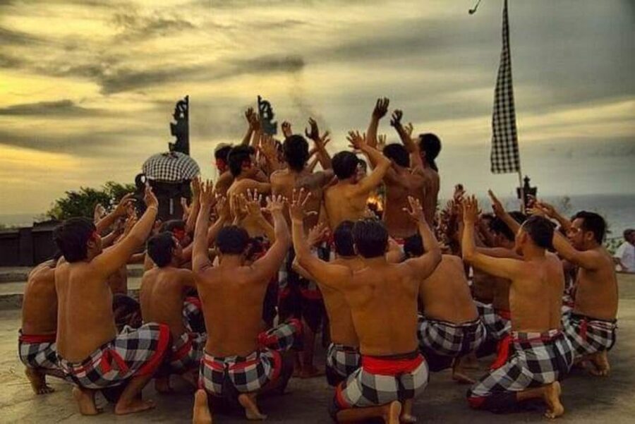 Uluwatu: Temple Sunset, Kecak Dance & Jimbaran Dinner - Jimbaran Seafood Bay Dinner: What You Get (and What You Don’t)
