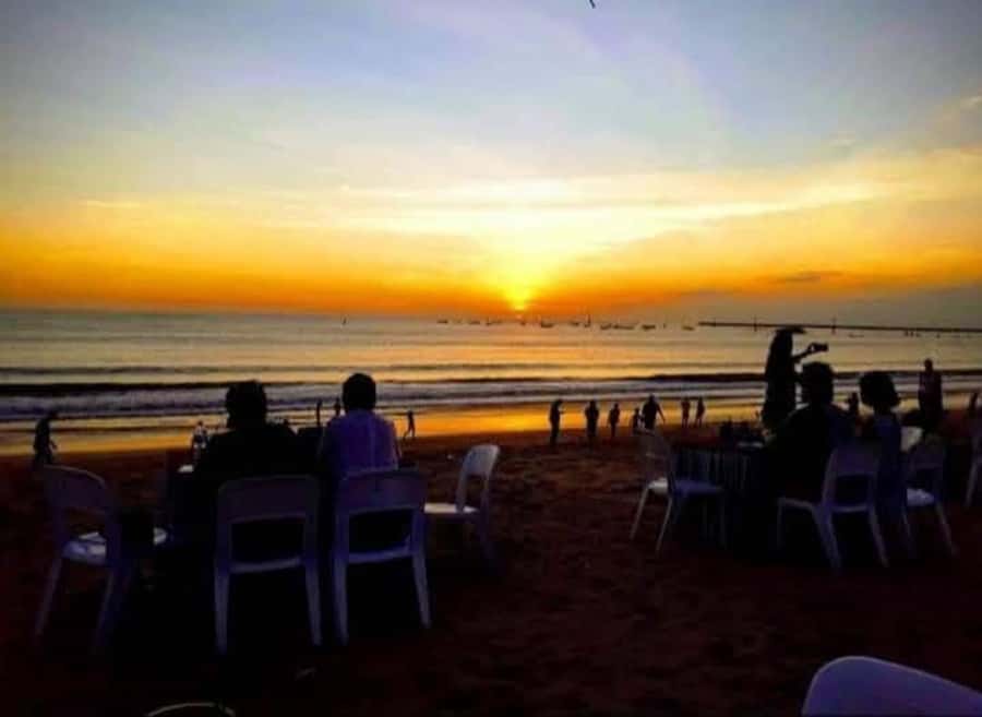 Uluwatu: Temple Sunset, Kecak Dance & Jimbaran Dinner - Padang-Padang First: Surf Views and Beach Time